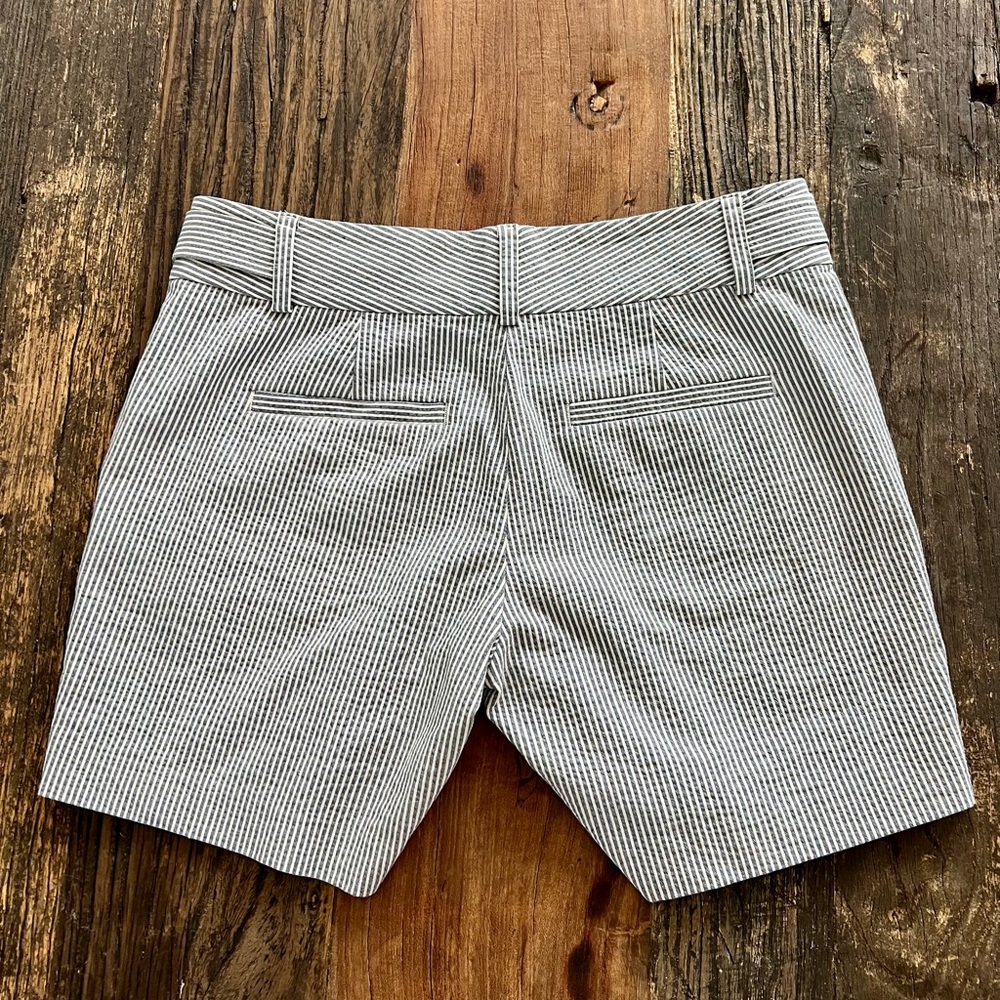 Ann Taylor Tailored Seersucker Shorts 00P NWOT - Picture 2 of 10